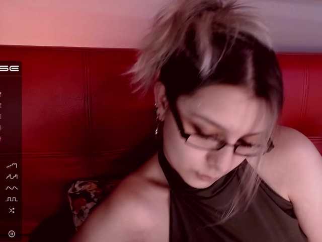 Live sex webcam photo for lilythmystic #274617072