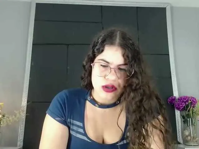 Live sex webcam photo for linamillan1 #276087472