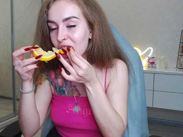 Live sex webcam photo for lindabanana #272071279