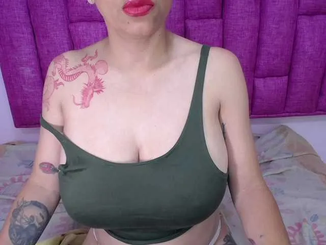Live sex webcam photo for lindacardi #290757393