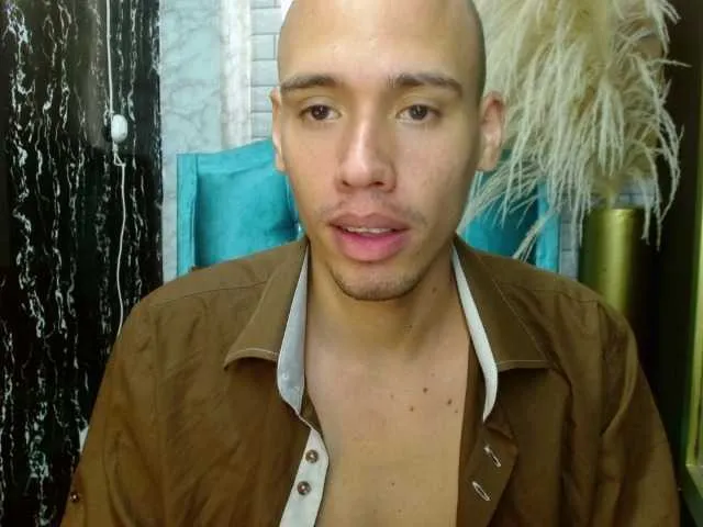 Live sex webcam photo for lionhotdick #277784704