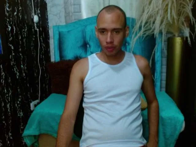 Live sex webcam photo for lionhotdick #277825162