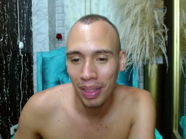 Live sex webcam photo for lionhotdick #277915893