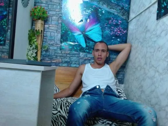 Live sex webcam photo for lionhotdick #278034665