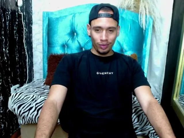 Live sex webcam photo for lionhotdick #278186514