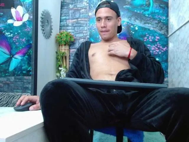 Live sex webcam photo for lionhotdick #278215879