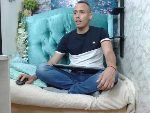 Live sex webcam photo for lionhotdick #282034962