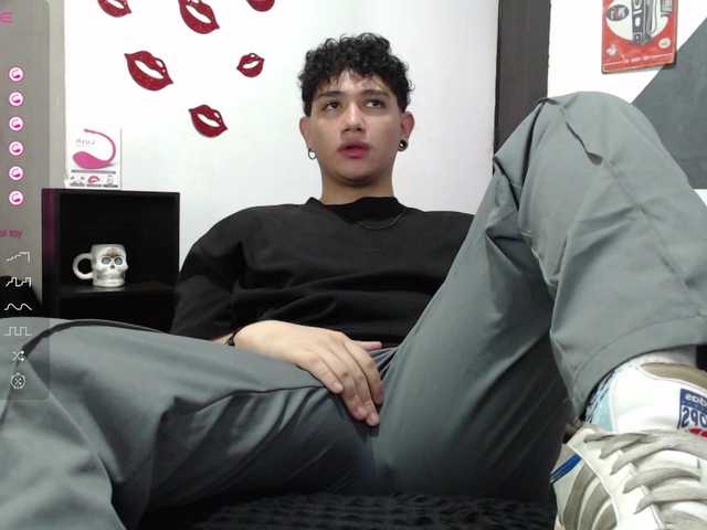 Live sex webcam photo for lionzaynt #290452835