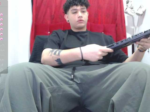 Live sex webcam photo for lionzaynt #290779236