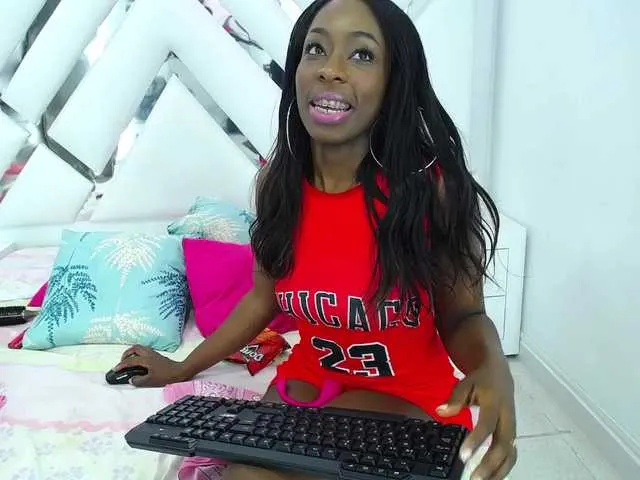 Live sex webcam photo for lissetlong69 #272660841