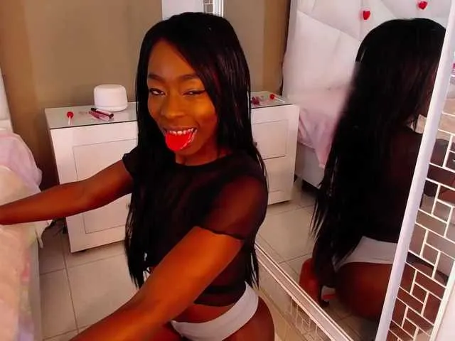 Live sex webcam photo for lissetlong69 #273147956