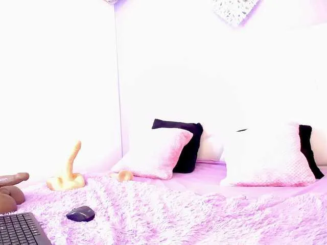 Live sex webcam photo for lissetlong69 #275558219