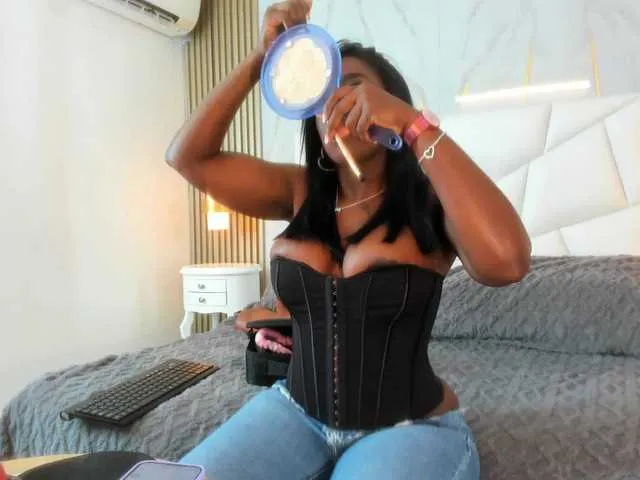 Live sex webcam photo for lissetlong69 #290646235