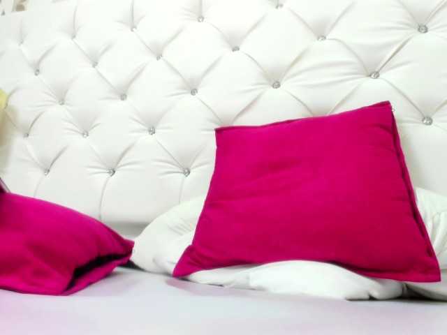 Live sex webcam photo for lisswoo #271914898