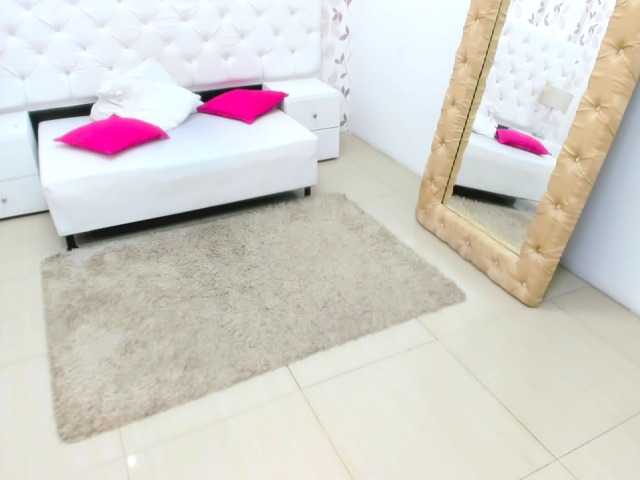 Live sex webcam photo for lisswoo #271949760