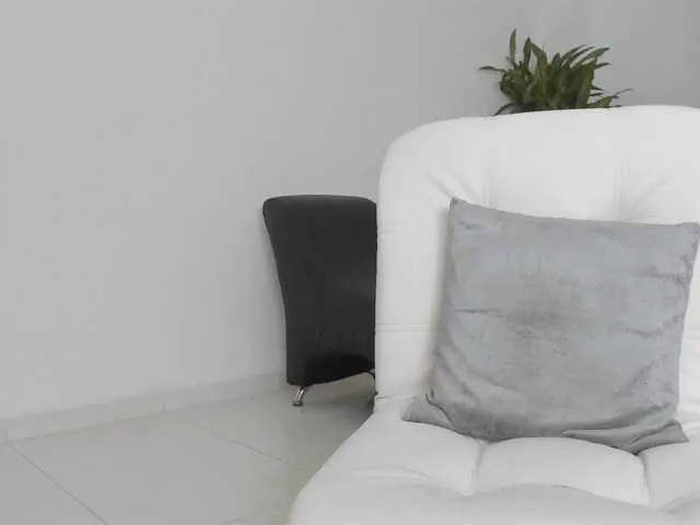 Live sex webcam photo for lisvandre #275570572