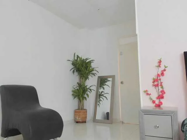 Live sex webcam photo for lisvandre #275641214