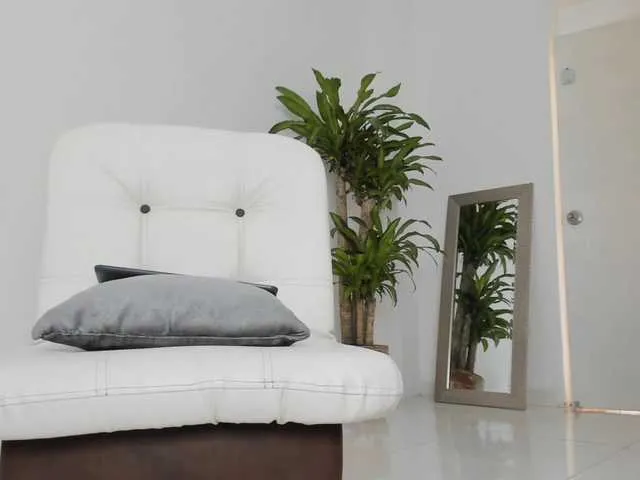 Live sex webcam photo for lisvandre #276178588