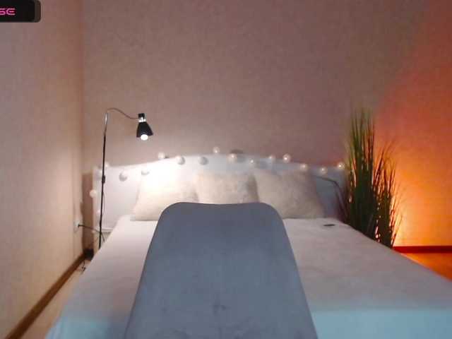 Live sex webcam photo for little-hottie #277493092