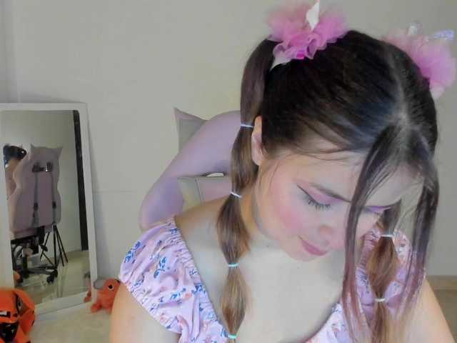 Live sex webcam photo for littleDanni #278059265