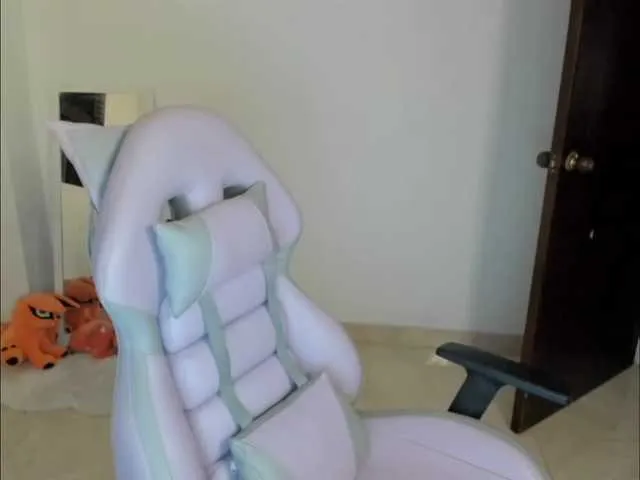 Live sex webcam photo for littleDanni #290295127