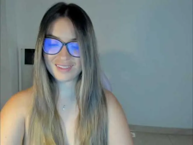 Live sex webcam photo for littleDanni #290373354