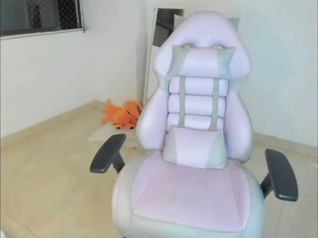 Live sex webcam photo for littleDanni #290389832