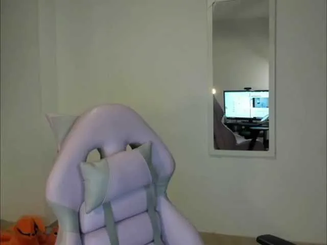 Live sex webcam photo for littleDanni #290425127