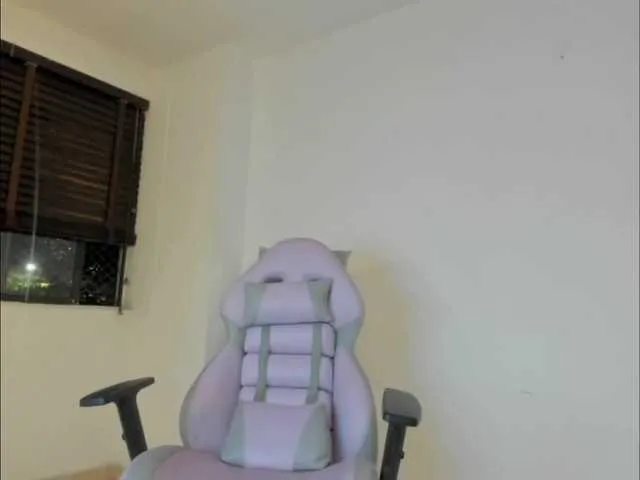 Live sex webcam photo for littleDanni #290545341