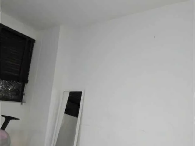 Live sex webcam photo for littleDanni #290617865