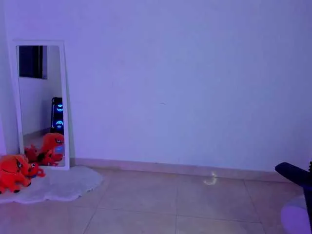 Live sex webcam photo for littleDanni #290824149