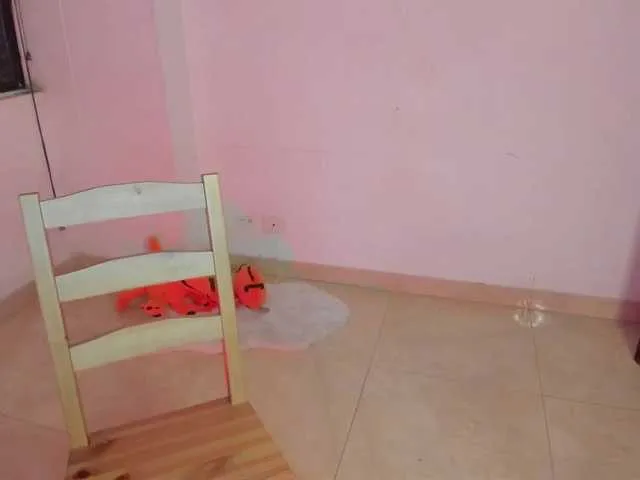 Live sex webcam photo for littleDanni #290885761