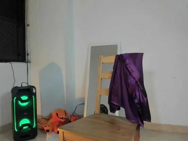 Live sex webcam photo for littleDanni #291363522