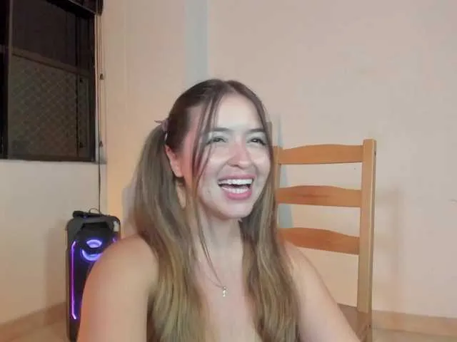 Live sex webcam photo for littleDanni #291374374