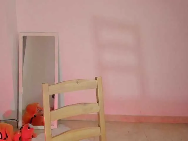 Live sex webcam photo for littleDanni #291638078