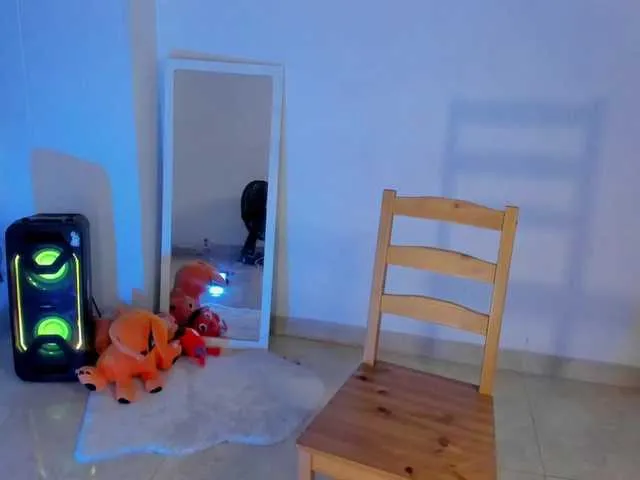 Live sex webcam photo for littleDanni #291658758