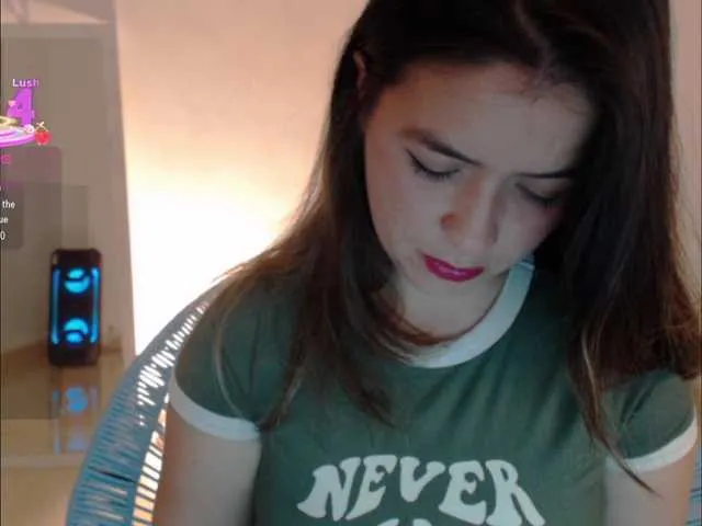 Live sex webcam photo for littleDanni #292250656