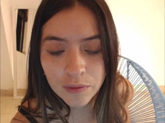 Live sex webcam photo for littleDanni #292298122