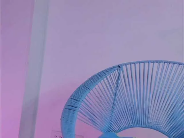 Live sex webcam photo for littleDanni #292411997