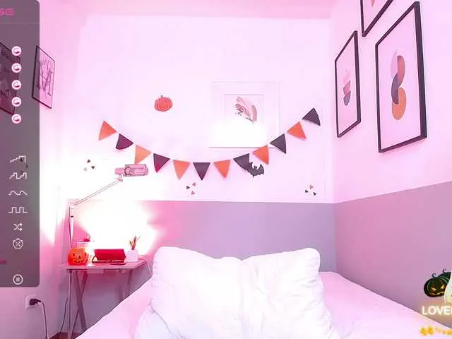 Live sex webcam photo for littleeemiily #276600526
