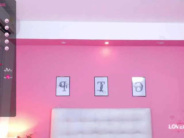 Live sex webcam photo for littleeemiily #276623397
