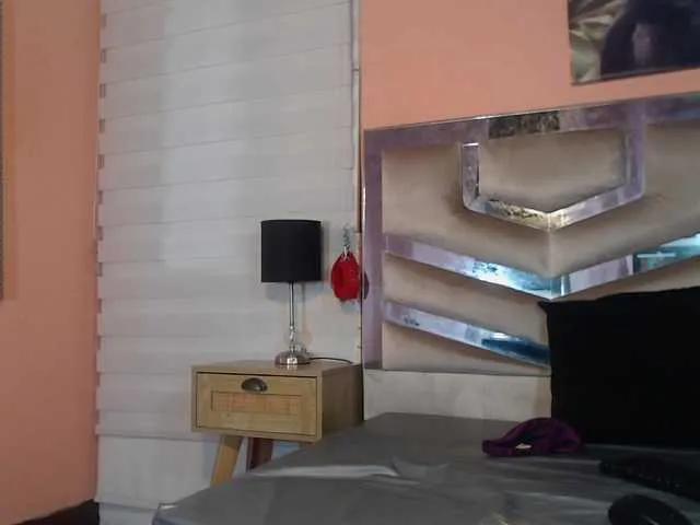 Live sex webcam photo for littleindiaxxx #277336387