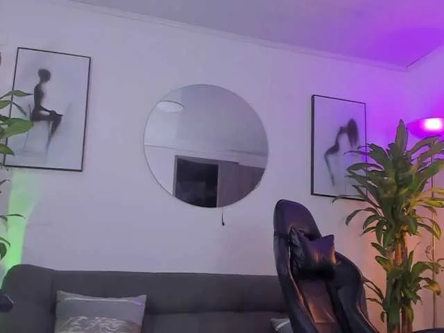 Live sex webcam photo for littlerubyxxx #290183821