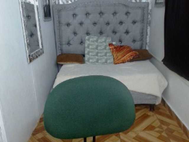 Live sex webcam photo for littlextreme #288041266