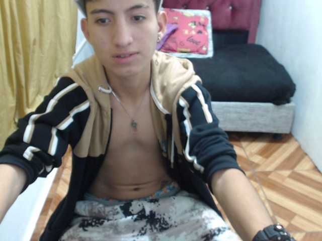 Live sex webcam photo for littlextreme #288041272