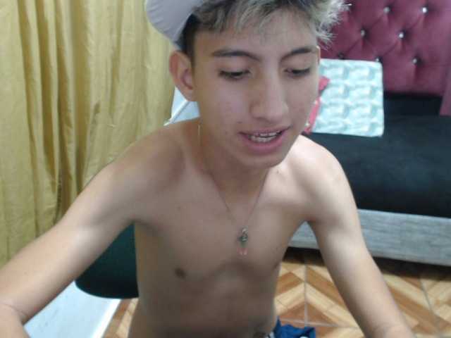 Live sex webcam photo for littlextreme #288041273