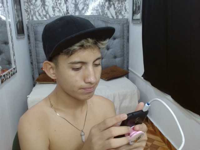 Live sex webcam photo for littlextreme #288041279