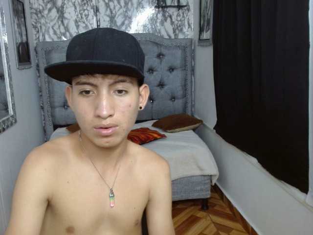 Live sex webcam photo for littlextreme #288041282