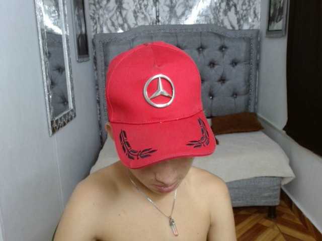 Live sex webcam photo for littlextreme #288041283