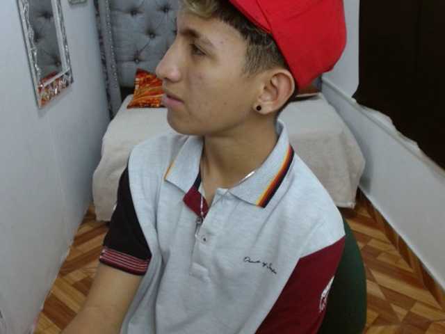 Live sex webcam photo for littlextreme #288041284